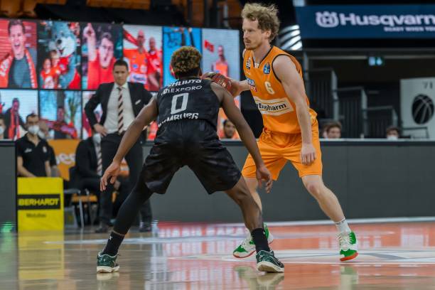 发了众多足 发了众多足