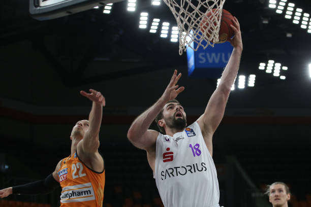 篮以两胜一 篮以两胜一